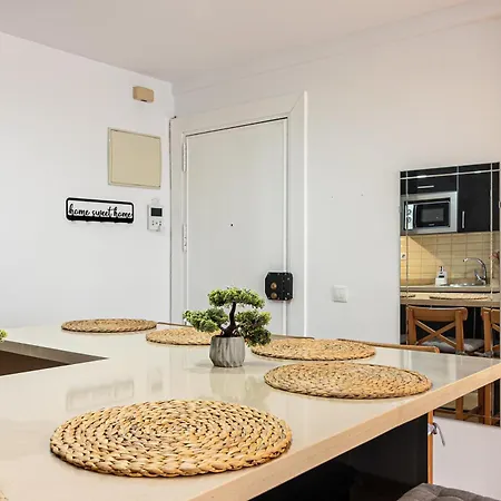 Center Flat Soho Modern 2br Apartment